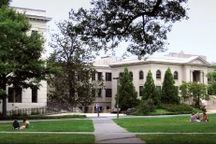 Sinh viên Mỹ "nín thở" sau loạt động thái về giáo dục của Tổng thống Trump