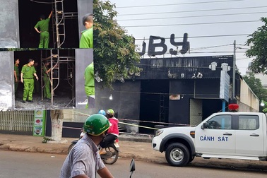 Vụ cháy quán beer club 6 người chết: Chủ thầu sửa chữa thoát nạn nhờ đi mua ốc vít!