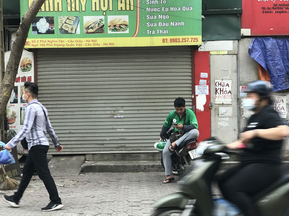 Chuyện thời Covid-19: Quán hàng không tiếp khách chỉ tiếp mỗi shipper - 6 Chuyện thời Covid-19: Quán hàng không tiếp khách chỉ tiếp mỗi shipper - 6