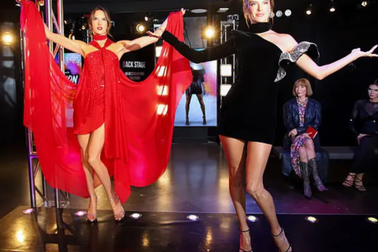 Alessandra Ambrosio khoe dáng bên tượng sáp