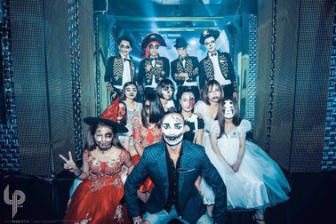 Kiếm bội tiền nhờ trang điểm và cho thuê trang phục kinh dị mùa Halloween