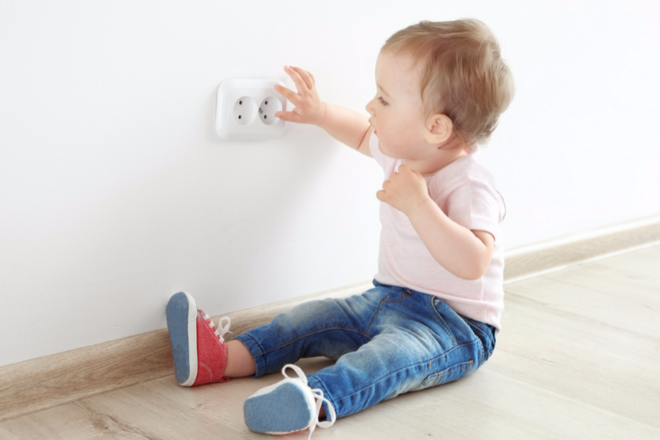 Mối nguy cho trẻ ngay trong phòng khách bố mẹ nên chú ý - 2 Mối nguy cho trẻ ngay trong phòng khách bố mẹ nên chú ý - 2