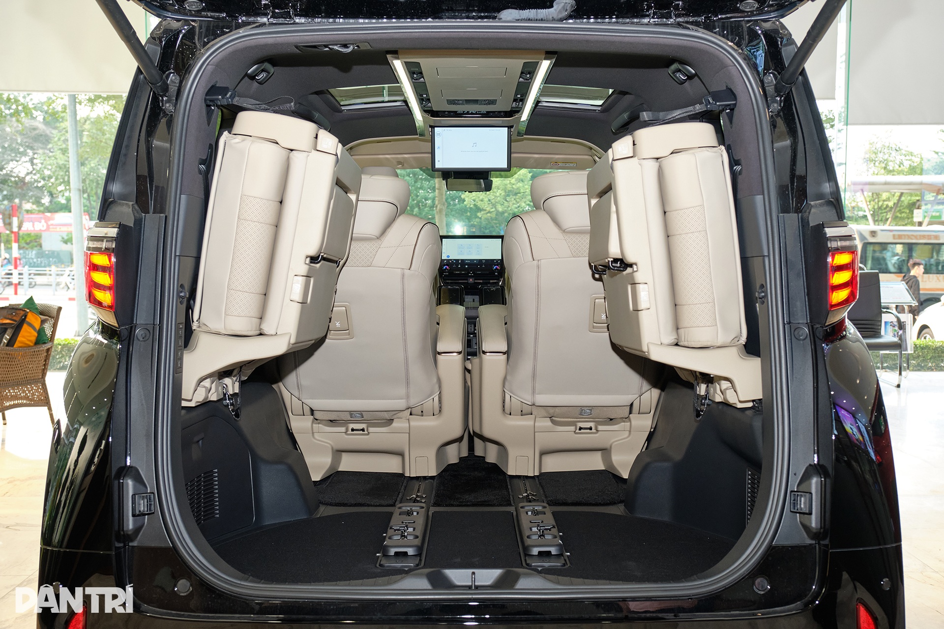 Khám phá Toyota Alphard mới, có gì để xứng danh chuyên cơ mặt đất? - 33 Khám phá Toyota Alphard mới, có gì để xứng danh chuyên cơ mặt đất? - 33