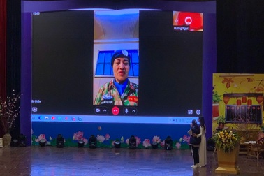 Sở GD&ĐT Hà Nội bí mật sắp xếp cuộc đoàn tụ đầy xúc động cho nữ sinh xa mẹ