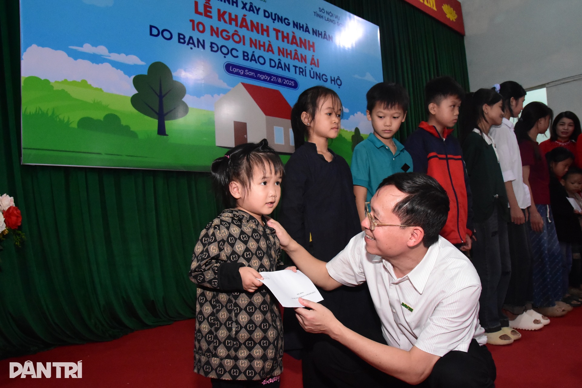 Khánh thành 10 ngôi nhà Nhân ái, gieo hy vọng ở vùng núi Lạng Sơn - 8 Khánh thành 10 ngôi nhà Nhân ái, gieo hy vọng ở vùng núi Lạng Sơn - 8