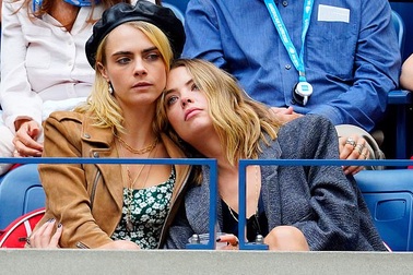 Siêu mẫu Cara Delevingne chia tay người yêu đồng giới