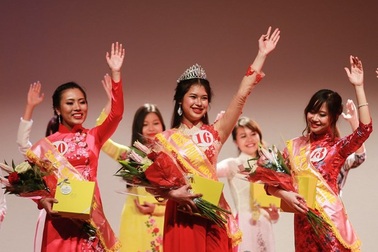 Cô gái Đà Nẵng đăng quang Hoa khôi DHS Việt tại Pháp 2016