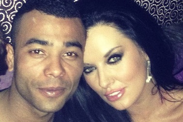 Mệt mỏi với tình mới, Ashley Cole mong muốn tìm một Cheryl thứ hai