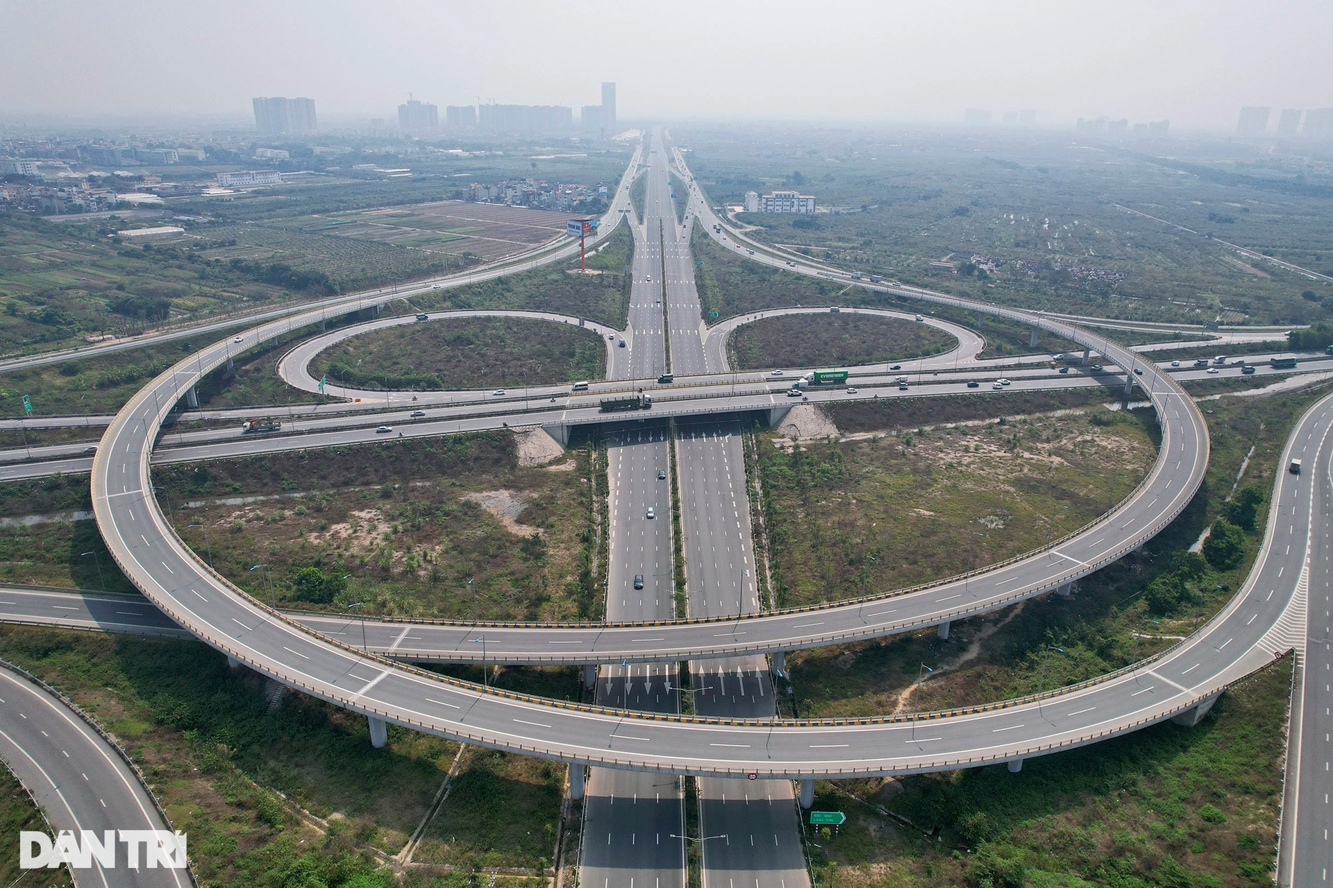 Choáng ngợp những nút giao thông hiện đại nhất Hà Nội - 7 Choáng ngợp những nút giao thông hiện đại nhất Hà Nội - 7