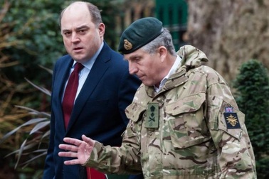 Bộ trưởng Quốc phòng Anh suýt khóc khi nói về tình hình Afghanistan