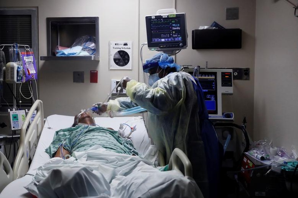 Số ca Covid-19 không ngừng tăng, bệnh viện Mỹ đối mặt nguy cơ “thất thủ” - 1 Số ca Covid-19 không ngừng tăng, bệnh viện Mỹ đối mặt nguy cơ “thất thủ” - 1