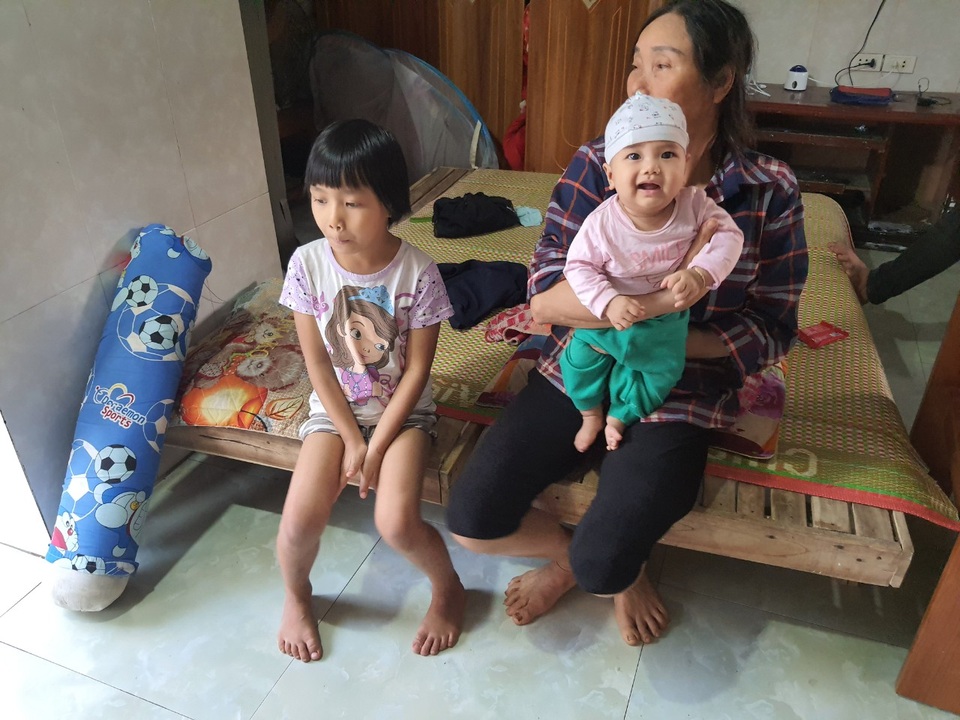 Những đứa trẻ bị bố mẹ bỏ rơi được bạn đọc Dân trí cưu mang - 2 Những đứa trẻ bị bố mẹ bỏ rơi được bạn đọc Dân trí cưu mang - 2