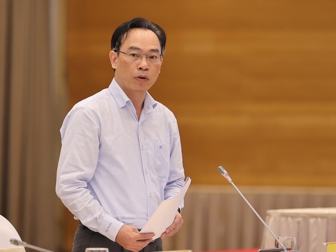 Thứ trưởng Bộ Giáo dục và Đào tạo Hoàng Minh Sơn phát biểu tại họp báo.