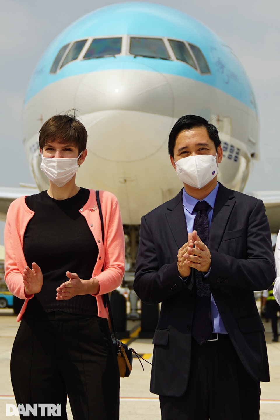 Cuộc đua cân não phía sau những liều vắc xin quý hơn vàng - 6 Cuộc đua cân não phía sau những liều vắc xin quý hơn vàng - 6