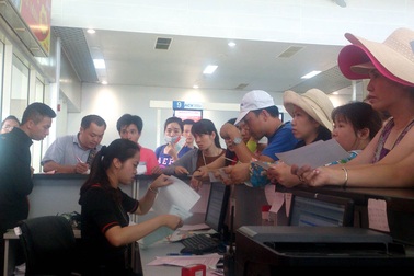 Máy bay gặp sự cố, hành khách bị kẹt gần 1 ngày tại sân bay