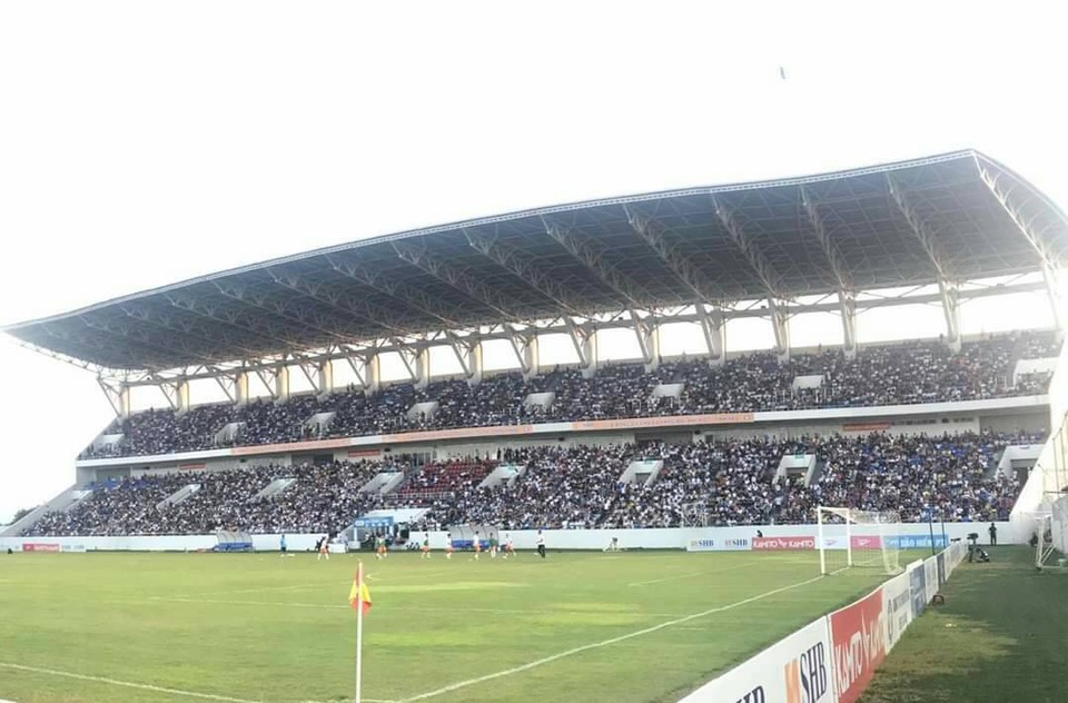 Báo Thái lại choáng với hình ảnh và số lượng khán giả tại V-League - 12 Báo Thái lại choáng với hình ảnh và số lượng khán giả tại V-League - 12