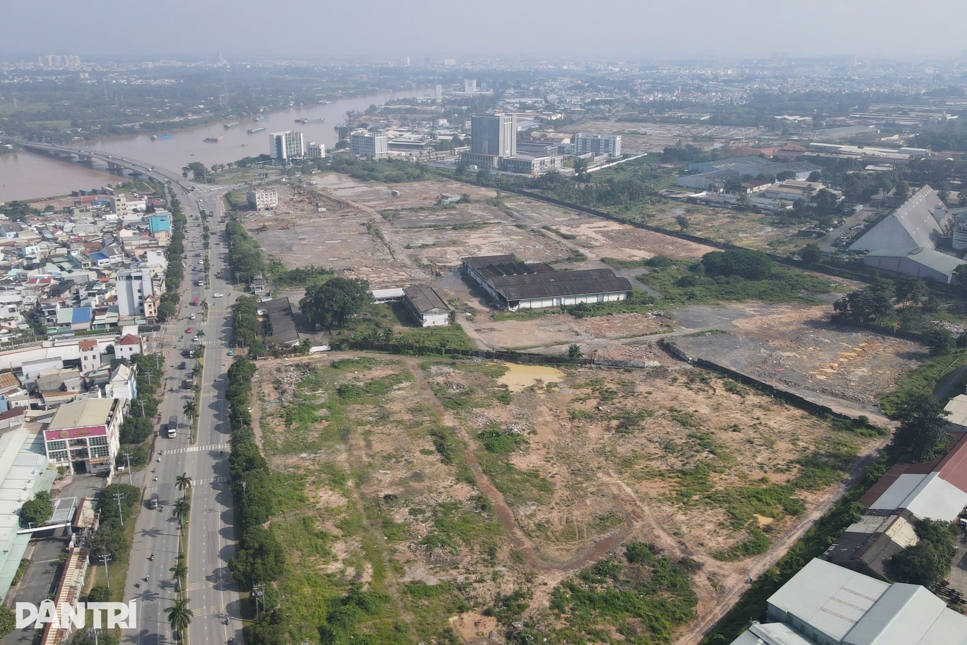 Hiện trạng khu đất vàng cạnh sông Đồng Nai và quốc lộ 1 sắp đấu giá - 3 Hiện trạng khu đất vàng cạnh sông Đồng Nai và quốc lộ 1 sắp đấu giá - 3