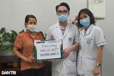 Trao "nóng" 10 triệu đồng tới thai phụ mắc ung thư đang nguy kịch