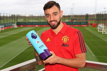 Fernandes giành giải Cầu thủ xuất sắc nhất tháng tại Premier League