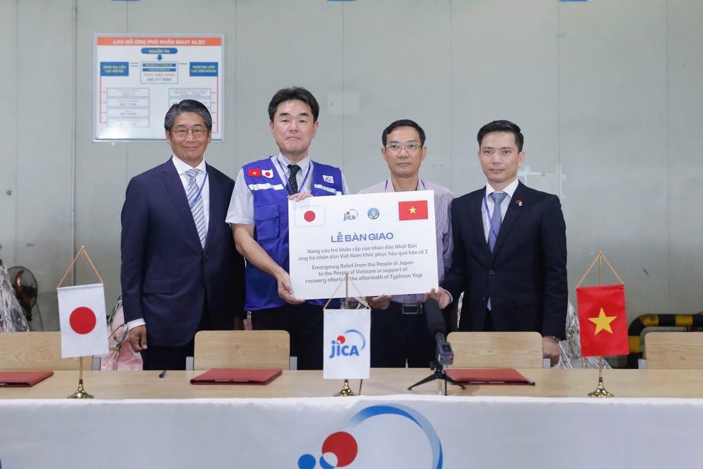 Nhật Bản viện trợ khẩn cấp giúp Việt Nam khắc phục hậu quả bão lũ - 1 Nhật Bản viện trợ khẩn cấp giúp Việt Nam khắc phục hậu quả bão lũ - 1
