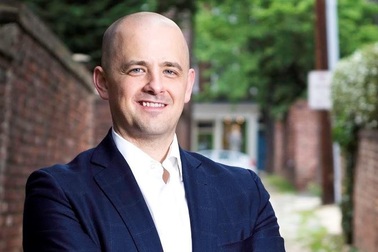 Cựu đặc vụ CIA tranh cử tổng thống Mỹ: Kịch bản “lấy trứng chọi đá”?