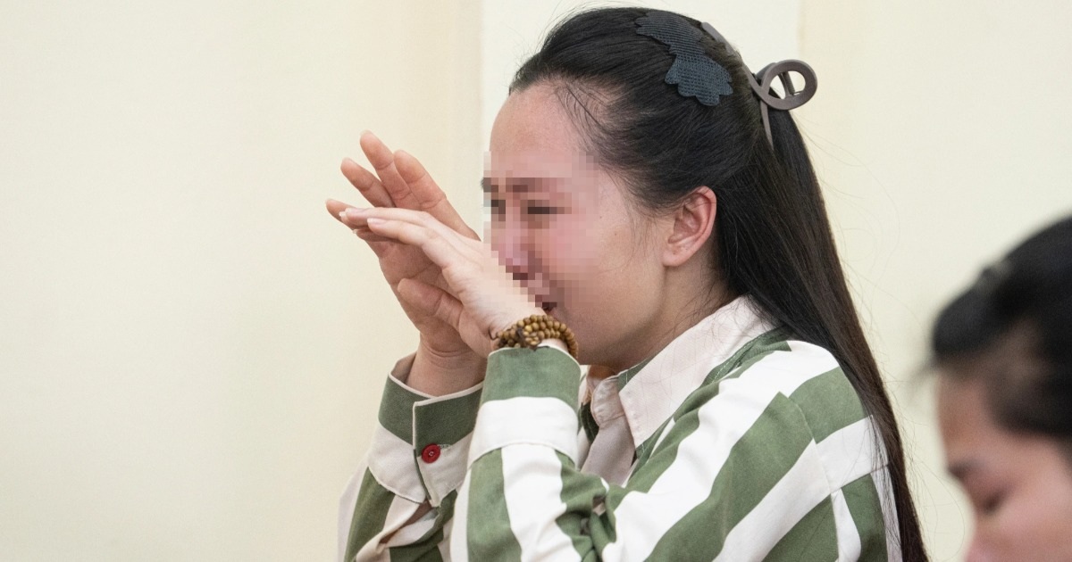 View - Nữ phạm nhân khóc nức nở, khát khao hoàn lương trở về với gia đình | Báo Dân trí