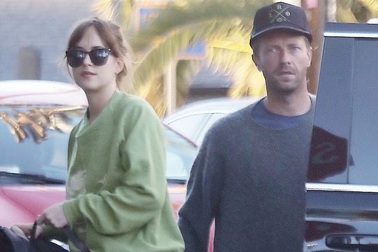 Sao phim 50 sắc thái hẹn hò với Chris Martin