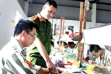 Tình người quản giáo