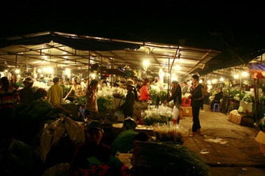 Nhộn nhịp chợ hoa Quảng Bá