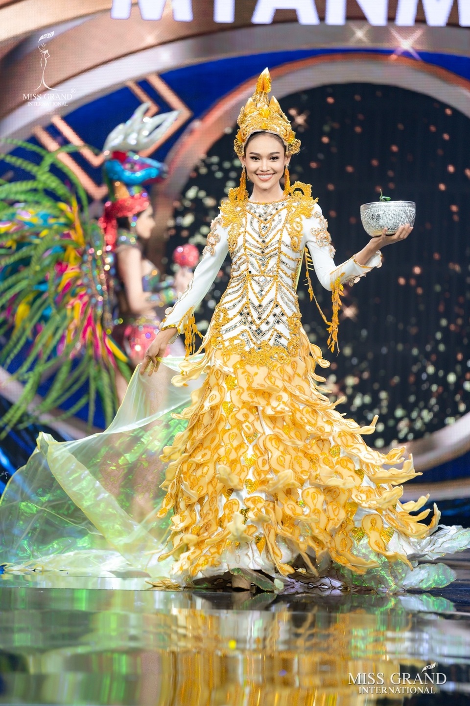 Hoa hậu bị lộ ngực tại Hoa hậu Hòa bình Thế giới dự định không về nước - 3 Hoa hậu bị lộ ngực tại Hoa hậu Hòa bình Thế giới dự định không về nước - 3