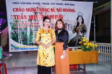 Nữ Hoàng Trần Huyền Nhung giao lưu thơ, nhạc ở chùa Vân Sơn