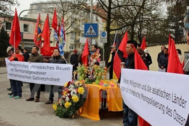 Người Việt tại Đức tri ân các chiến sỹ hy sinh vì chủ quyền biển đảo