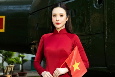 Hoa hậu Tô Diệp Hà diện áo dài, xúc động khi lần đầu đến Bảo tàng TPHCM