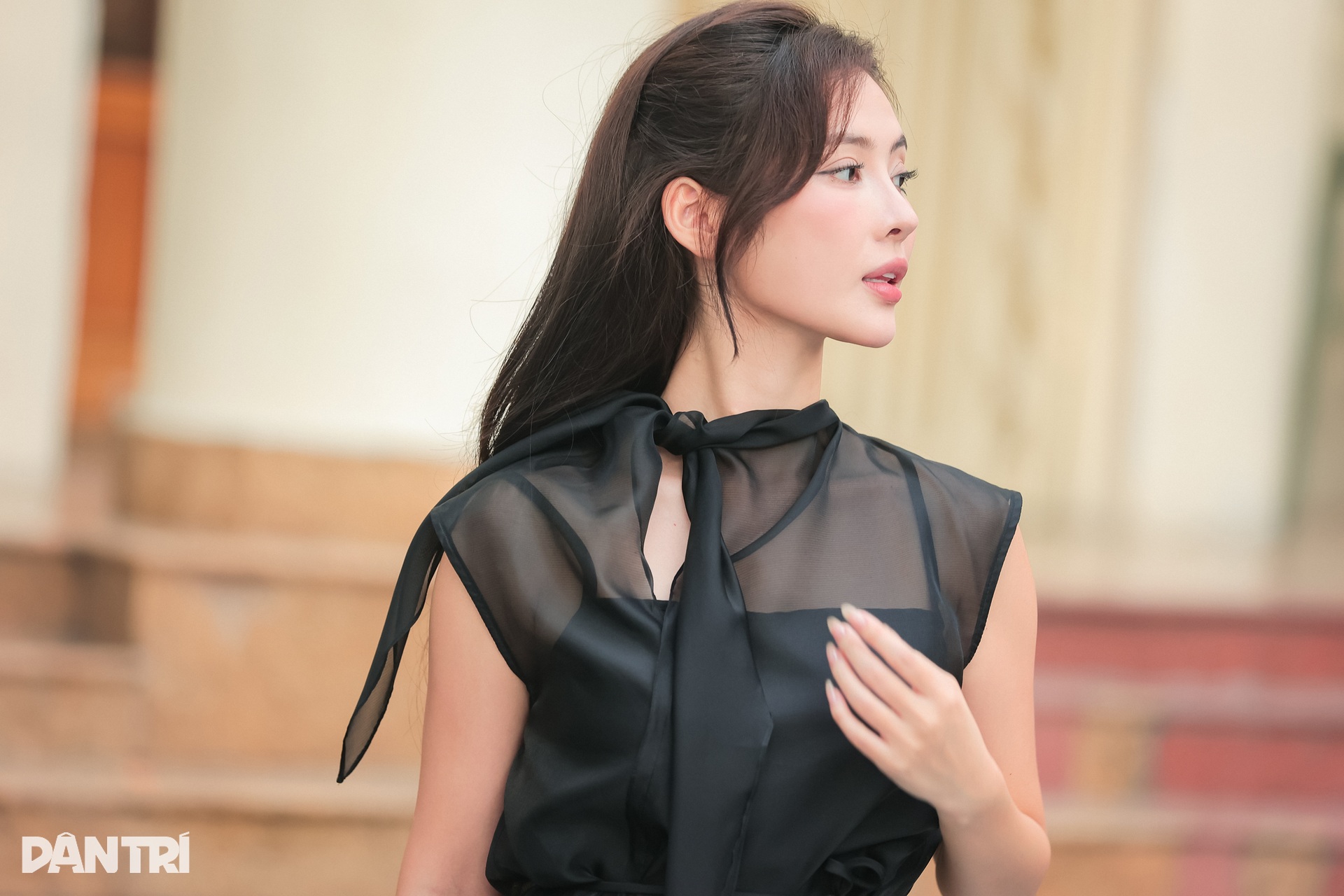Người tình ông trùm phim Lửa trắng ghi điểm với gu ăn mặc tối giản - 6