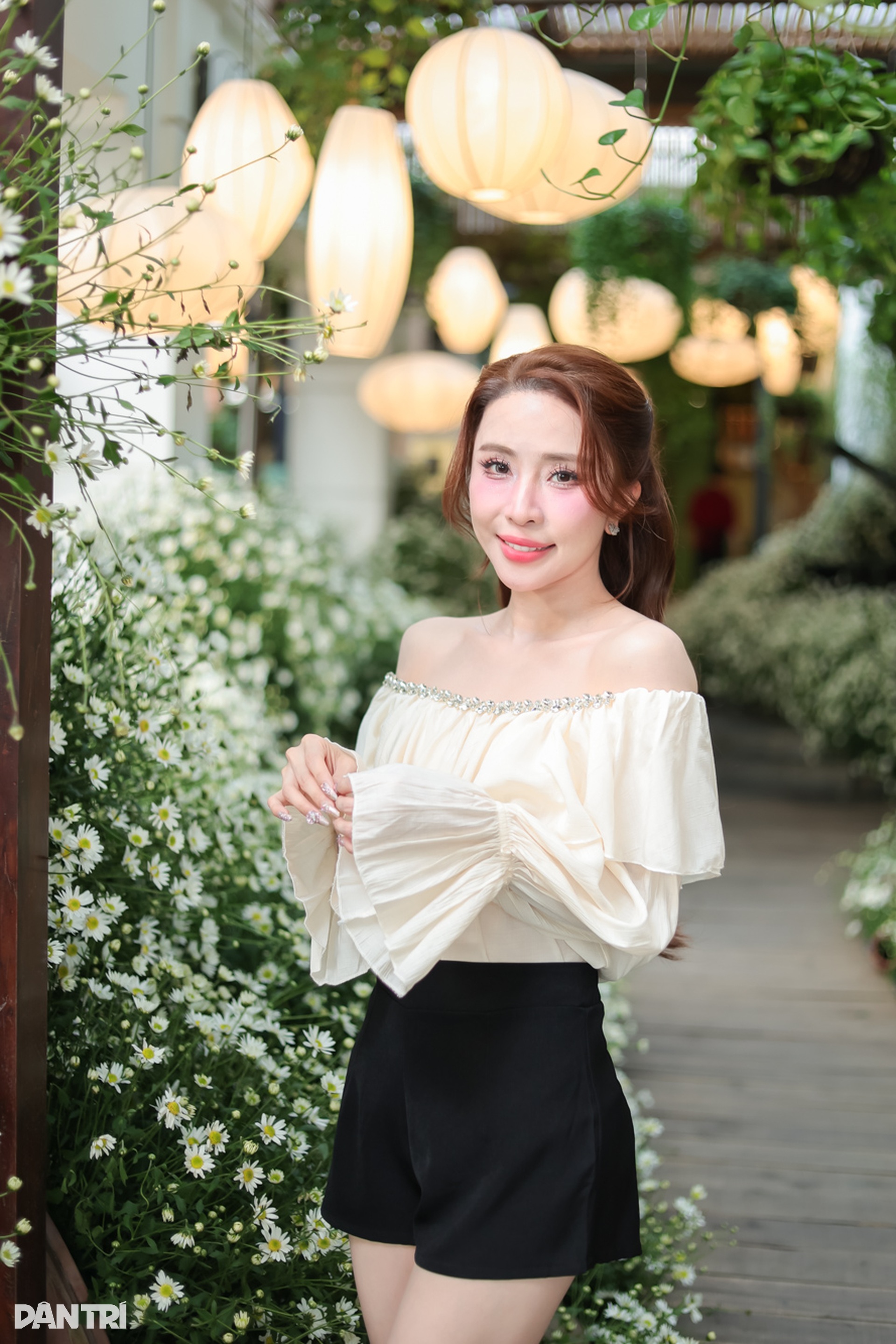 Quỳnh Nga lột xác sau 16 năm, U40 được khen trẻ trung, nóng bỏng - 12 Quỳnh Nga lột xác sau 16 năm, U40 được khen trẻ trung, nóng bỏng - 12