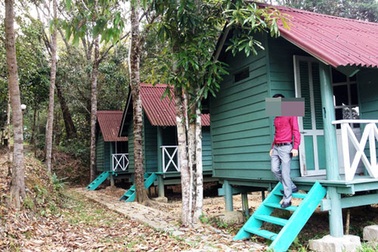 Khu du lịch trái phép trên đỉnh Hòn Bà