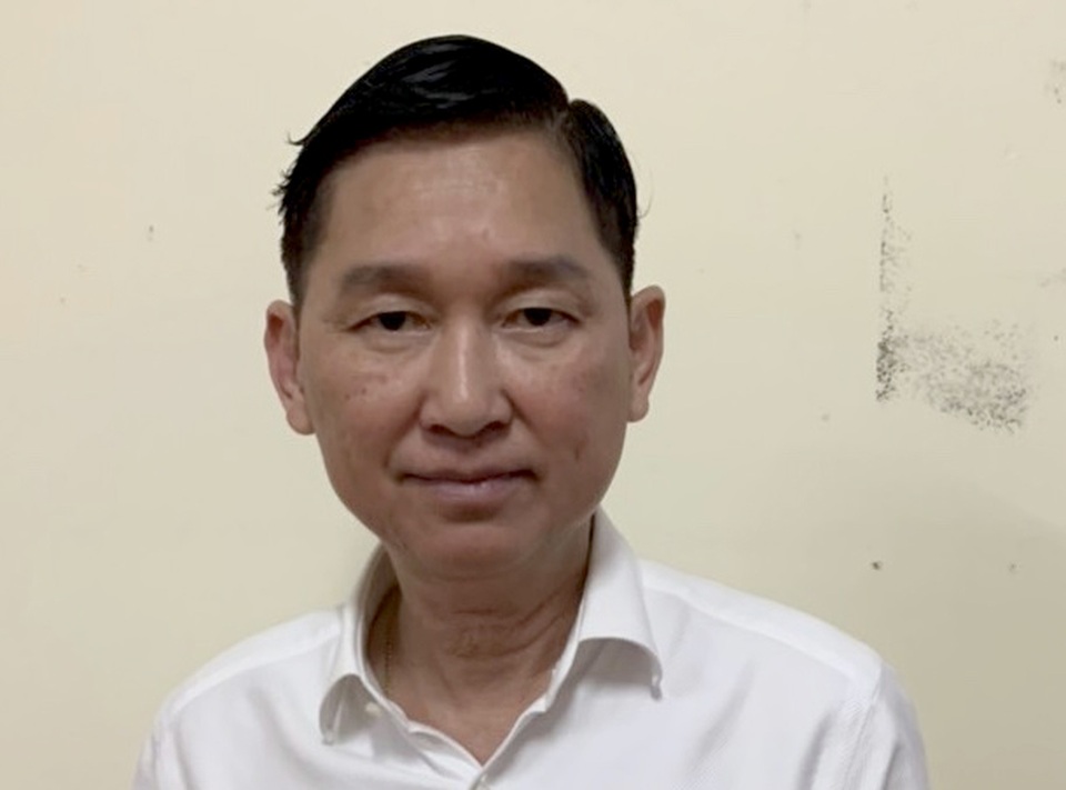 Hơn 2 giờ khám xét nhà Phó Chủ tịch TPHCM Trần Vĩnh Tuyến - 1 Hơn 2 giờ khám xét nhà Phó Chủ tịch TPHCM Trần Vĩnh Tuyến - 1