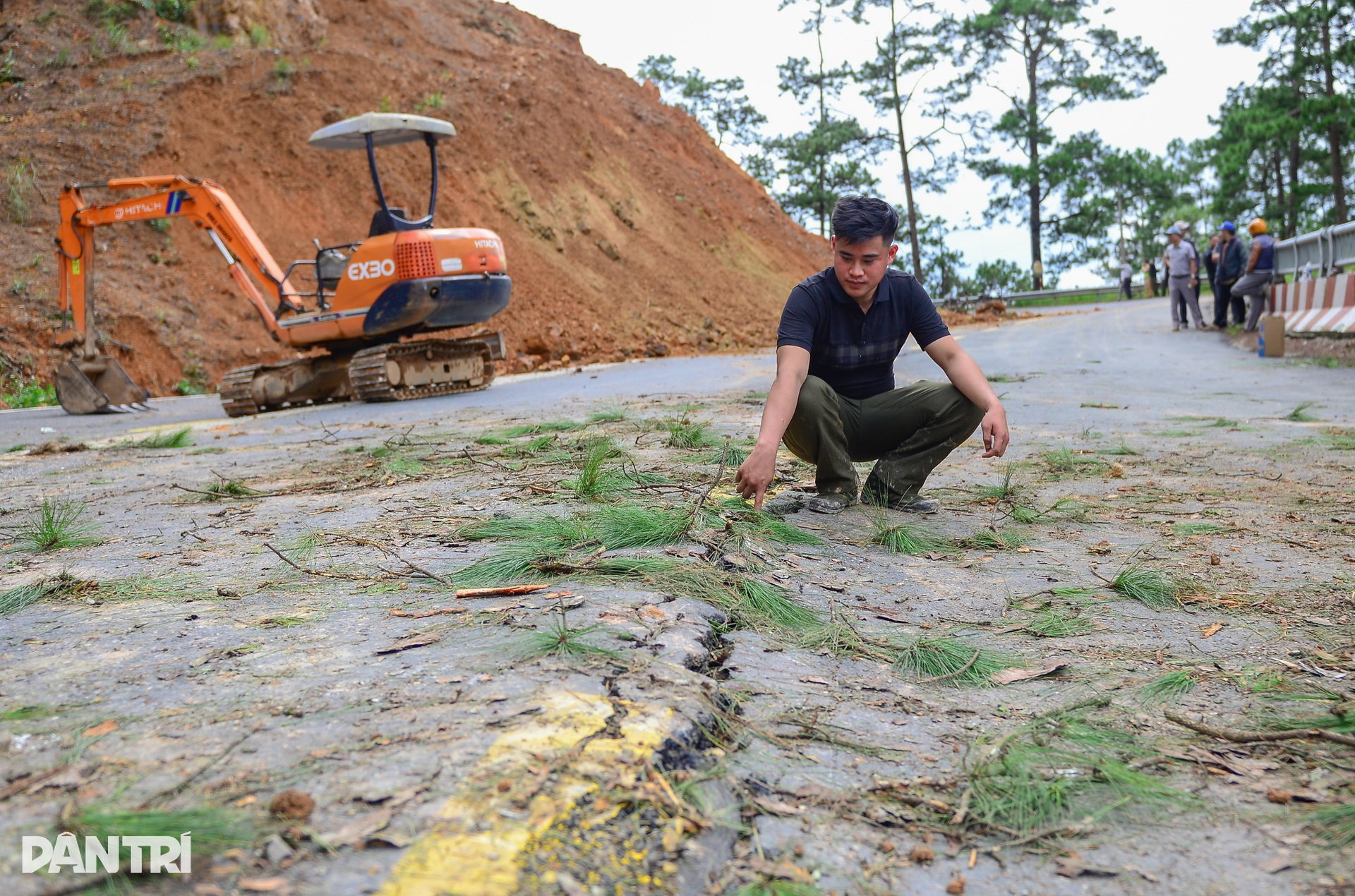 Đèo nối Đà Lạt với vùng biển Khánh Hòa sạt lở, mặt đường rạn nứt - 5 Đèo nối Đà Lạt với vùng biển Khánh Hòa sạt lở, mặt đường rạn nứt - 5