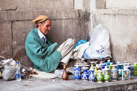 Người Iran “oằn mình” chống đỡ đòn giáng trừng phạt của Mỹ