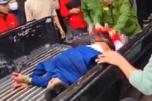 Kẻ cướp tiệm vàng bị bắt trong tình trạng be bét máu