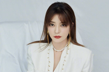 Triệu Vy sống thế nào sau một năm bị phong sát "ngầm"?