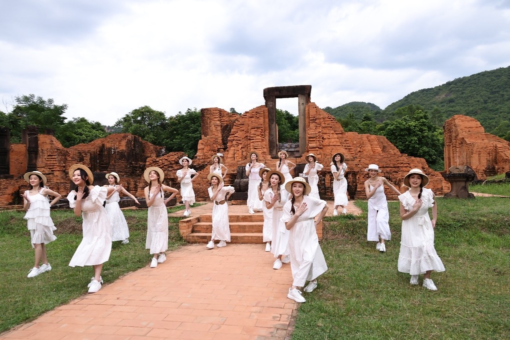 Hoiana Resort Golf đồng hành cùng cuộc thi Hoa hậu Hồng Kông - 3 Hoiana Resort Golf đồng hành cùng cuộc thi Hoa hậu Hồng Kông - 3