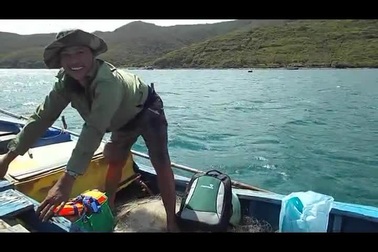 Thầy giáo 25 tuổi nhiệt huyết “gieo” chữ giữa trùng khơi