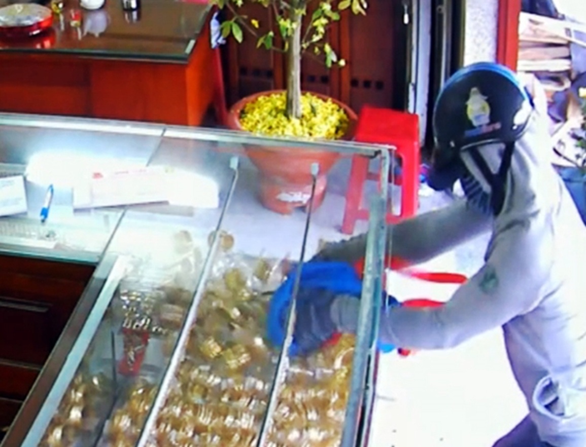 Hơn 3000 ngày truy tìm hung thủ sát hại chủ tiệm vàng: Rượt đuổi bóng ma - 2 Hơn 3000 ngày truy tìm hung thủ sát hại chủ tiệm vàng: Rượt đuổi bóng ma - 2