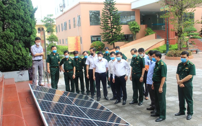 Trao tặng thiết bị hỗ trợ phòng, chống dịch COVID-19 cho Bộ đội Biên phòng tỉnh Thanh Hóa