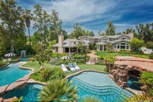 Ngắm dinh thự xa hoa của "Bond girl" Mỹ