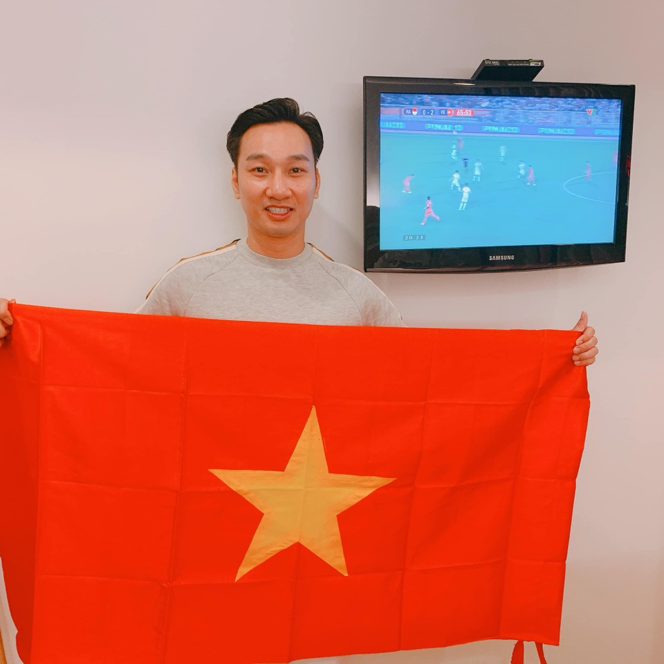 Nghệ sĩ Việt vỡ oà, nghẹn ngào khi U22 Việt Nam đoạt HCV SEA Games - 9 Nghệ sĩ Việt vỡ oà, nghẹn ngào khi U22 Việt Nam đoạt HCV SEA Games - 9
