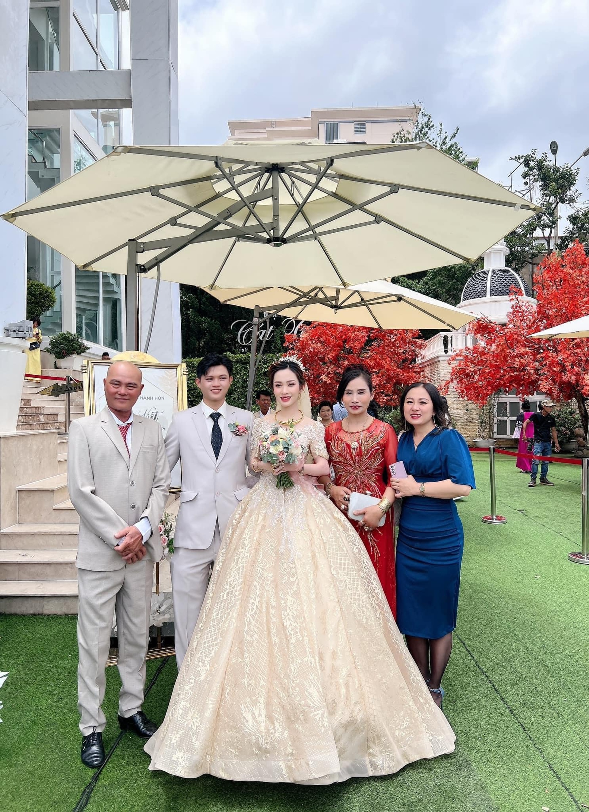Cô thợ trang điểm... bằng chân, làm mẹ đơn thân hút chàng trai từ Nhật - 2 Cô thợ trang điểm... bằng chân, làm mẹ đơn thân hút chàng trai từ Nhật - 2