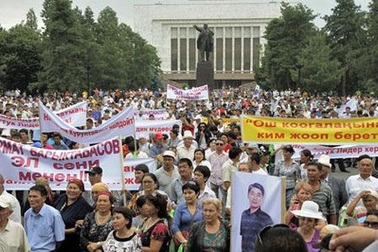 Kyrgyzstan rúng động vì các cuộc biểu tình chống chính phủ 