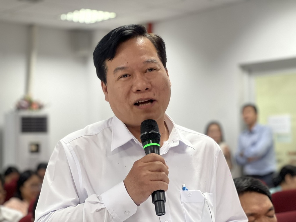 Bị cấm dùng điện thoại trong trường, học sinh phản ứng - 1 Bị cấm dùng điện thoại trong trường, học sinh phản ứng - 1